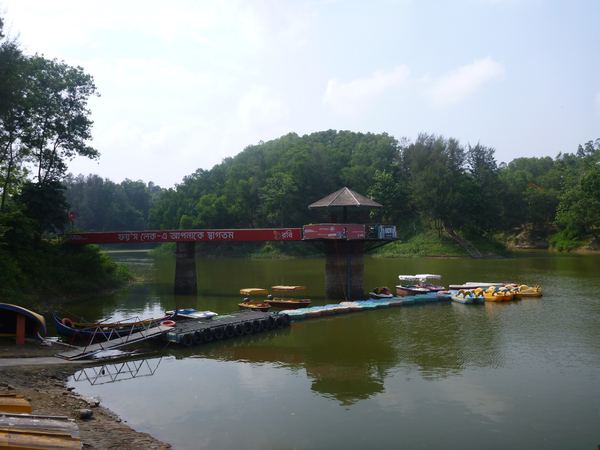 I proto celý zábavní park zeje prázdnotou.