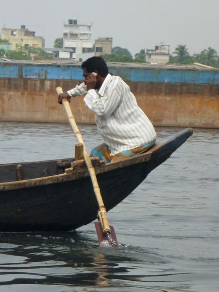 Volání v Bangladéši je tak levné, že by se měli naši operátoři stydět (minuta hovoru z předplacené karty v rámci Bangladéše vychází ve špičce v přepočtu na 0,2 Kč).