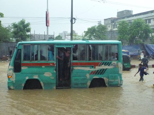 Už jenom nastoupit do autobusu není jednoduché.
