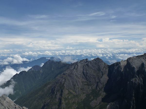 Výhled na filipínský ostrov Palawan zakrývají mraky