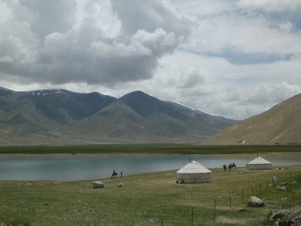 Karakul je umístěn v nadmořské výšce 3 600 m, což z něj dělá nejvyšší položené jezero v Pamíru.