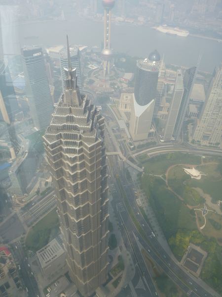 ...na Jinmao tower (chabých 420m)