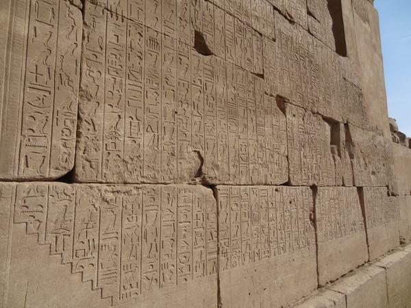 ... a hieroglyfy.