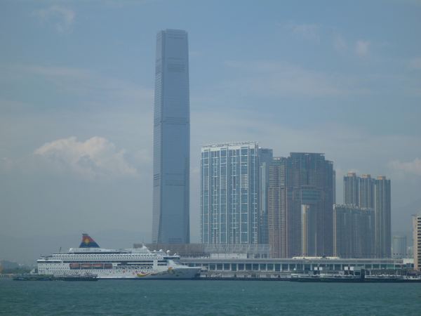 ...International Commerce Centre (4. nejvyšší budova na světě - 484 m)