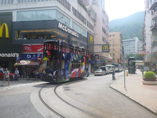 Kromě dvoupatrových autobusů tu jezdí i tyto dvoupatrové šaliny (pro nebrňáky rozuměj tramvaje)