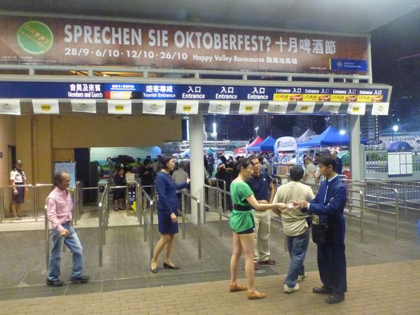 Vstup na dostihové závodiště