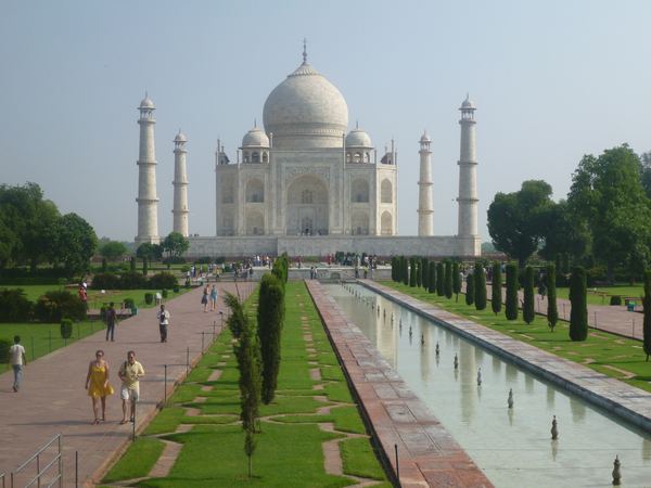 Taj Mahal nechal v 17. století vystavět indický panovník Šáhdžáhán na památku své zesnulé ženy.