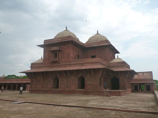 Birbal's House - Akbar Veliký tento dům věnovanoval jeho oblíbenému ministrovi Raja Birbalovi.