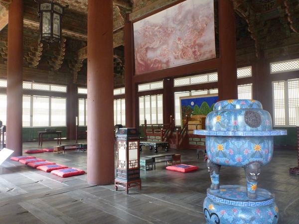 Uvnitř paláce Gyeongbok-gung