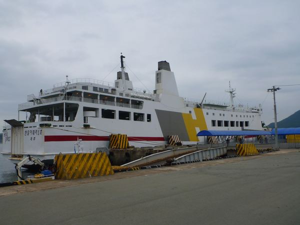 Takovou kocábkou jsme jeli z Wando do Jeju