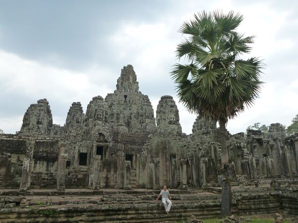 Zpočátku se jeho vzhled podobal chrámu Ta Prohm, ale v rámci přestavby byly přidány věže, jejichž počet se nakonec ustálil na čísle 54.