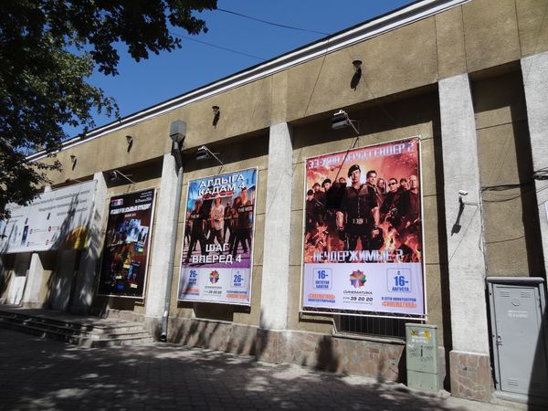 Expendables 2 dominují kinosálům i v Biškeku.