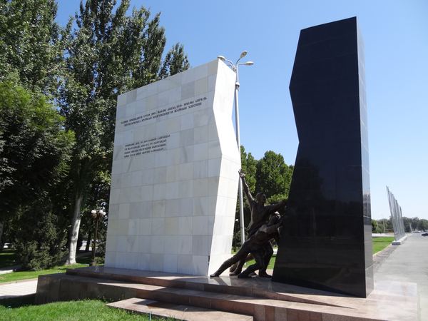 Monument připomíná události z roku 2002, 2005 a 2010, kdy při cestě za svobodou zemřeli rukou policie nevinní lidé. Sedmimetrový památník má symbolizovat boj dobra proti zlu.