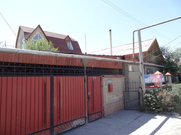 Naším domovem v Biškeku se stal Sakura guesthouse.