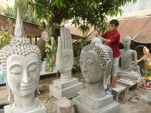 Buddha před a po dokončení.