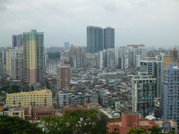 Pohled na Macao z pevnosti Guia