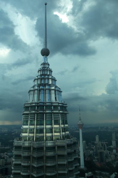 Výhled z 86. patra v jedné z věží (cca 370 m)