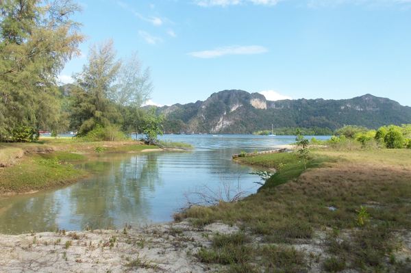 ...jedu již po páté malajskou dálnicí spojující Kuala Lumpur a Thajsko, abych se v Hat Yai připojil k Žabžovi s Yarinem.