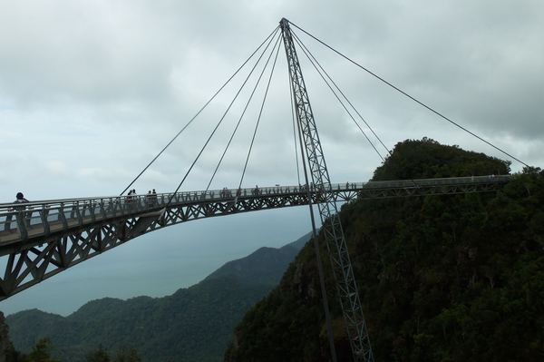 Most v oblacích u Gunung Machinchangu