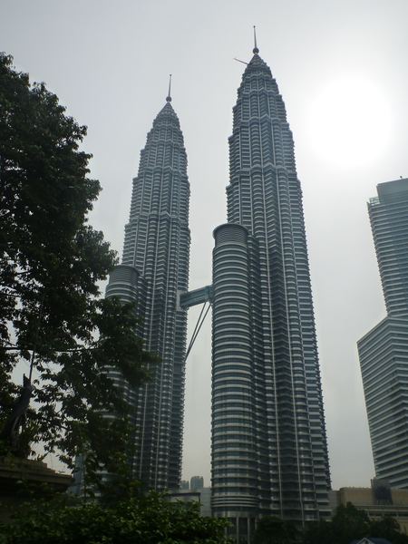 Hlavní dominantou Kuala Lumpur jsou věže Petronas.