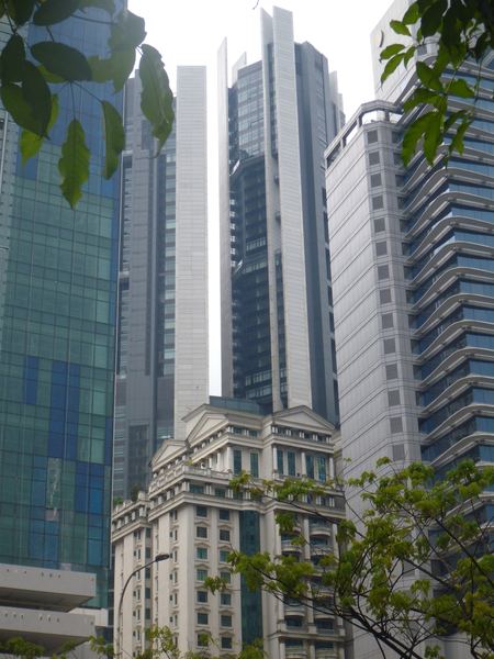 Stará architektura se tu prolíná s tou moderní.
