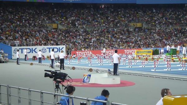 Start běhu 100 m překážek žen