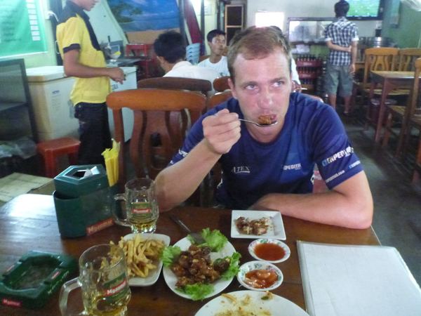 Naše první seznámení s točeným(!) pivem Myanmar, které bylo dokonce i za rozumnou cenu.