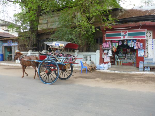 Oblast archeologické zóny Baganu (dříve se jednalo o královské město) se nyní rozkládá mezi 3 vesnicemi - Nyaung U, Old Bagan a New Bagan.