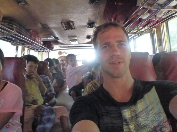 Autobus je plný, můžeme vyrazit.