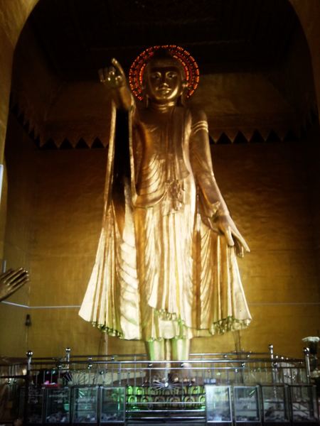 Z něj, jak praví legenda, takto Buddha při svých toulkách krajem ukázal a prorokoval, že 2400. roku trvání buddhismu tu bude založeno velmi významné město. A tak se tedy roku 1857 za vlády krále Mindona začalo s budováním nového hlavního města.