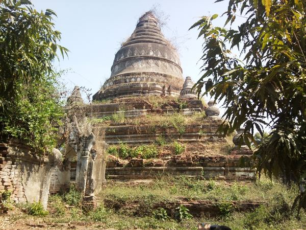 Myanmarem s mobilem v ruce – fotografie 57