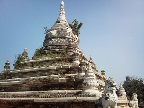 Myanmarem s mobilem v ruce – fotografie 58