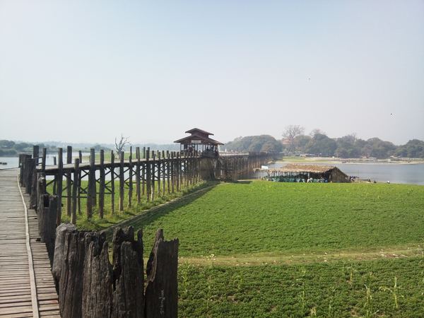 Myanmarem s mobilem v ruce – fotografie 66