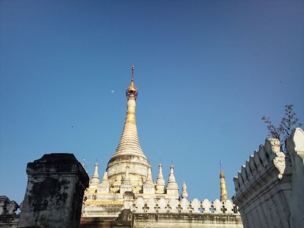 Htilaingshin pagoda v Inwě.
