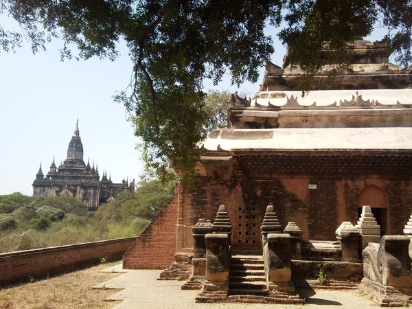 Myanmarem s mobilem v ruce – fotografie 97
