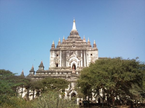 Myanmarem s mobilem v ruce – fotografie 98