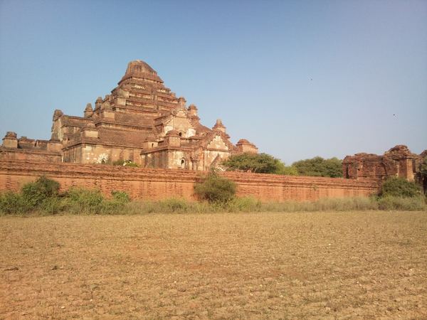 Myanmarem s mobilem v ruce – fotografie 109