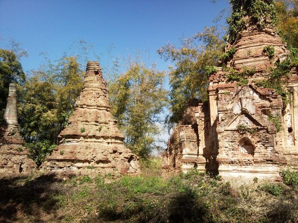 I u jezera Inle se vyskytují pozůstatky starých buddhistických staveb.