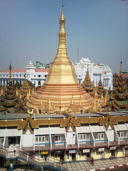 Pagoda Sule - centrální bod Yangonu a věškeré motorizované hromadné přepravy osob.