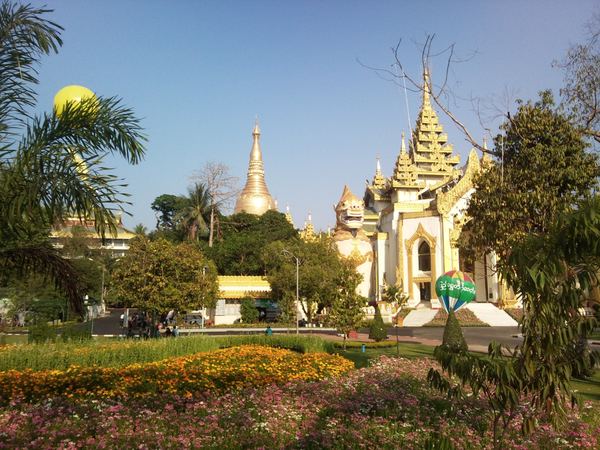 Co je pro Paříž Eiffelovka, Socha Svobody pro New York, tím samým je skoro 100 m vysoká pagoda Shwedagon pro Yangon, potažmo celý Myanmar.