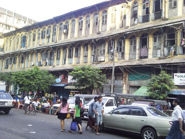 V centru Yangonu to vypadá už o něco lépe.