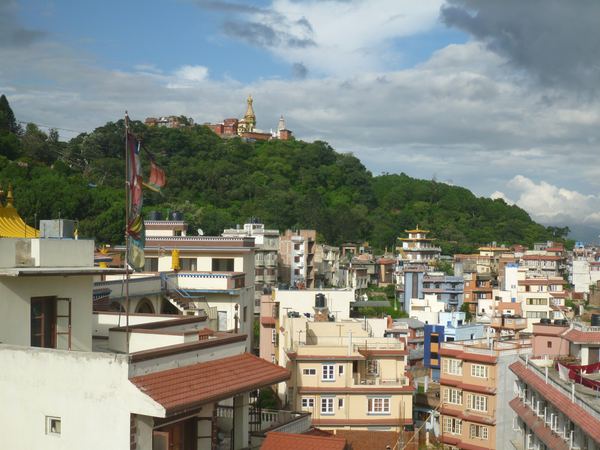 Pohled na Swayambhunath z terasy našeho guesthousu...