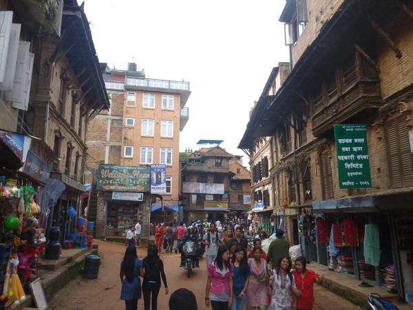 Bhaktapur je další z památek na seznamu UNESCO. Město vyniká svojí bohatou kulturu, chrámy a ručně vyráběnými výrobky.