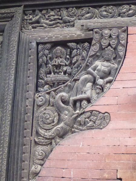 Detail zdobení oken.