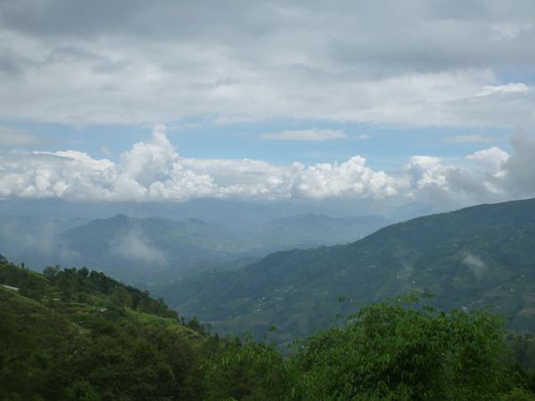 Nagarkot je, se svou nadmořskou výškou převyšující 2 km, známý pro své excelentní výhledy na Himaláje a to včetně Everestu. Bohužel jsme tu ve špatné roční období.