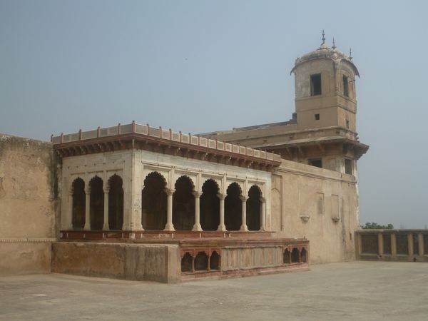 Stejně jako Agra Fort a Red Fort v Indii, je i tato pevnost součástí světového dědictví UNESCO.