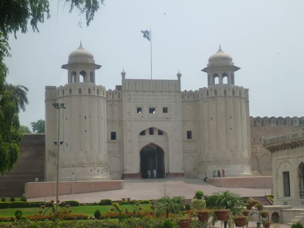 Začínáme pevností Lahore Fort.