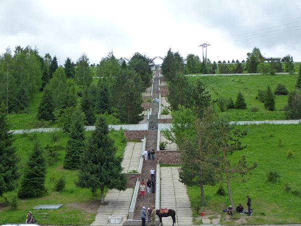 839 schodů, převýšení 150 m = protizáplavová hráz