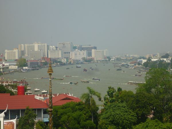 Není se čemu divit - podle světové meteorologické organizace je Bangkok totiž nejteplejší hlavní město na světě.