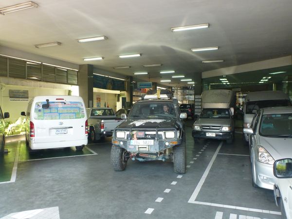 Autorizovaný servis Toyoty. Palivové čerpadlo (na druhý pokus) nakonec opravili.